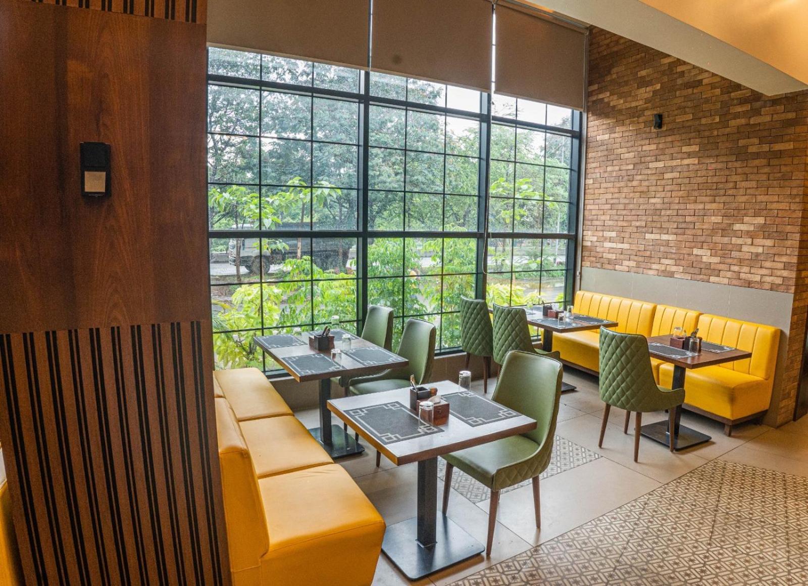 Hotel Seven Oaks Navi Mumbai Kültér fotó
