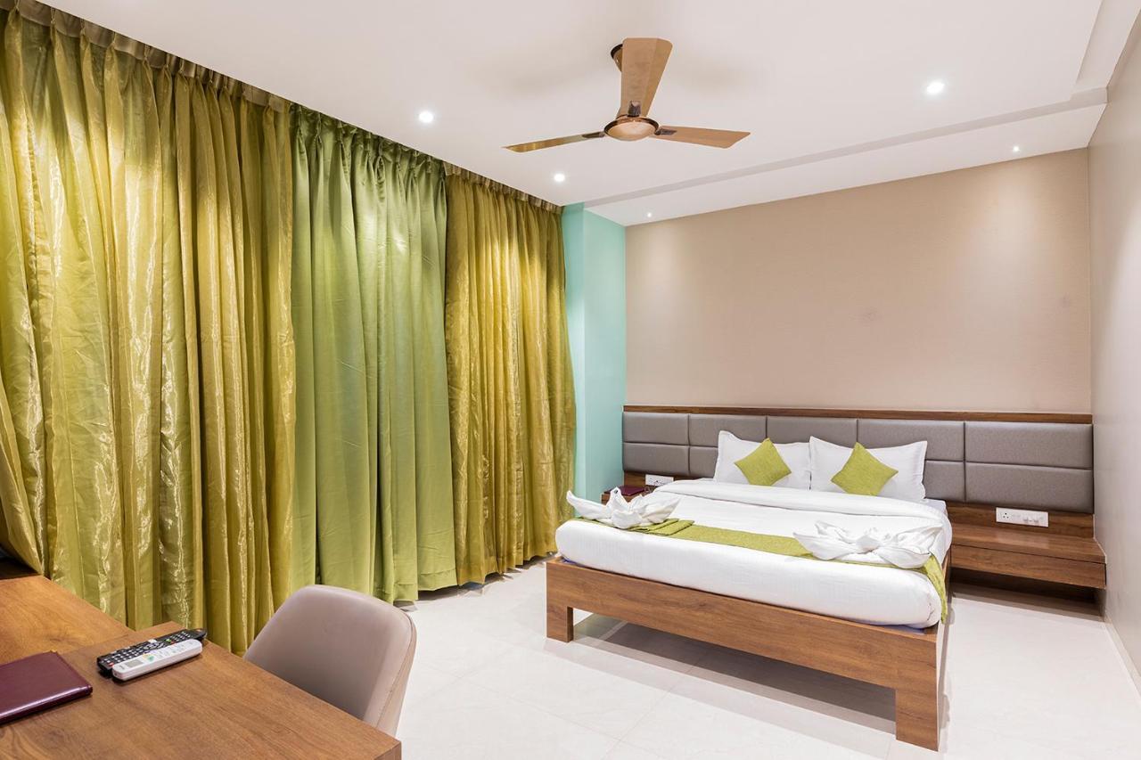 Hotel Seven Oaks Navi Mumbai Kültér fotó