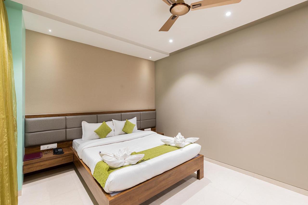 Hotel Seven Oaks Navi Mumbai Kültér fotó